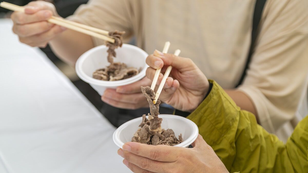 event_checker's tweet photo. 食肉市場の一般開放🥩
「東京食肉市場まつり」開催！

国産牛・豚
ハム・ソーセージなど
お買い得品が多数登場

さらに
熊本県産牛肉・豚肉のしゃぶしゃぶや
もつ煮の無料試食も 

📅 10/17(土)-18(日)
📍 品川・食肉市場
🎫 入場無料

→ https://t.co/j1j87O4f2c https://t.co/D9m5qfrwS3
