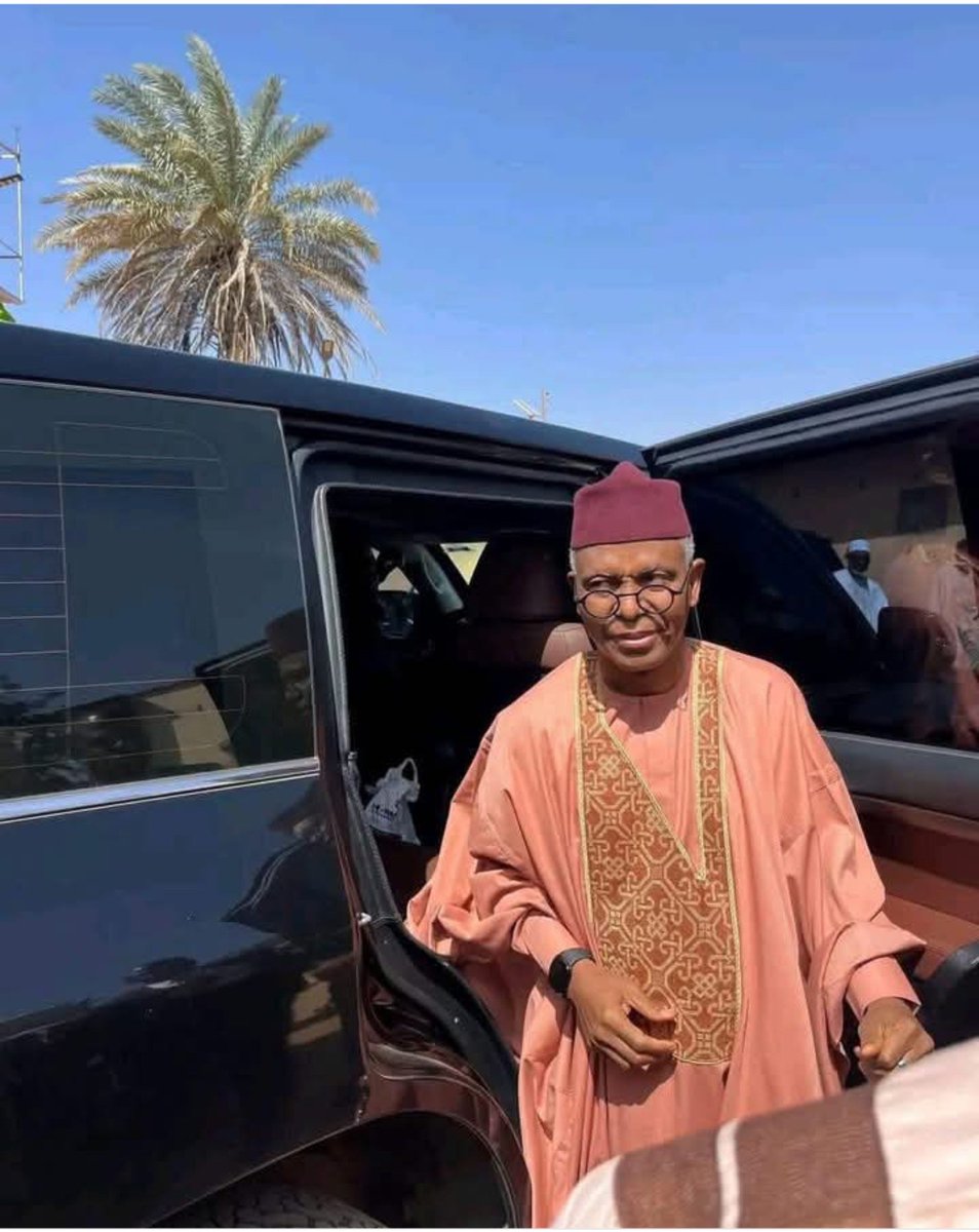 El_basit_001's tweet photo. "An El-rufai in detention is bigger, stronger and better than 30 APC governors put together. If they feel that he is not, let them release him."

🤝🤝🤝 https://t.co/5qcLFoquYe