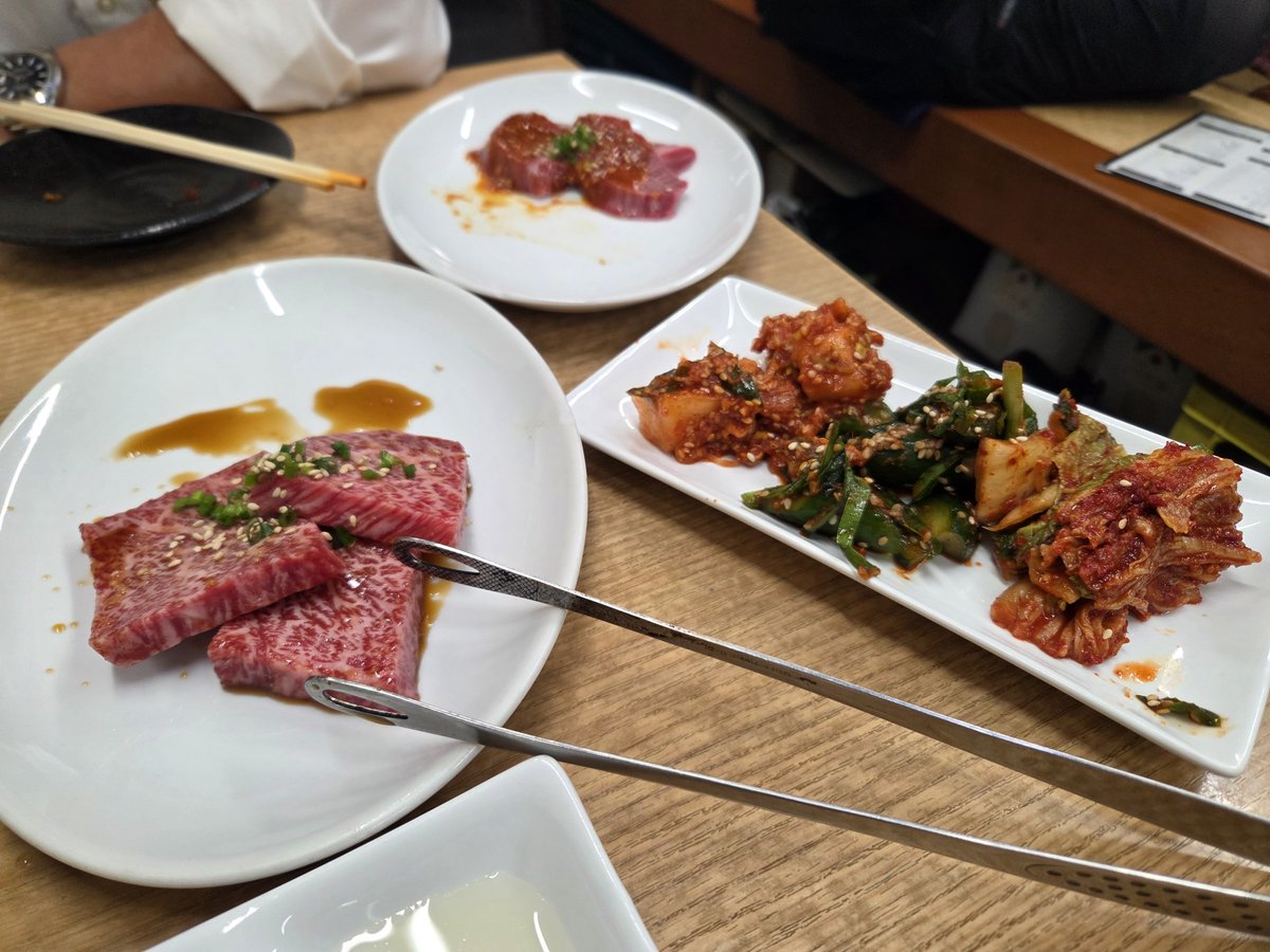 okapipi12's tweet photo. 今夜は旦那さまと外で待ち合わせてずーっと行ってみたかった焼肉へ🥩
と言っても近所なんだけど(笑)
外食で焼肉は25年ぶり！めちゃ美味しかった〜😋〆にテールクッパまで食べてお腹いっぱい😊
さっ、明日から頑張ろう✊🏻 ̖́- https://t.co/Nd36oaR2tr