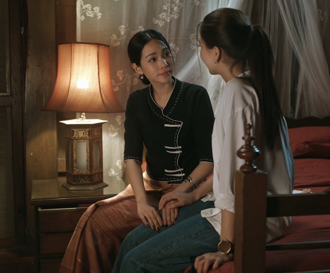 KhunBlink_K's tweet photo. @Puinoonwrsr แหมมมมม ทำเป็นเหนื่อยนะพ่อ ทั้งที่กลับบ้านมามีคนนวดขาให้แท้ๆ 🙂

KHOM KHLANG EP4
#ข่มขลังตอนที่4 https://t.co/bnGvyvR2rt