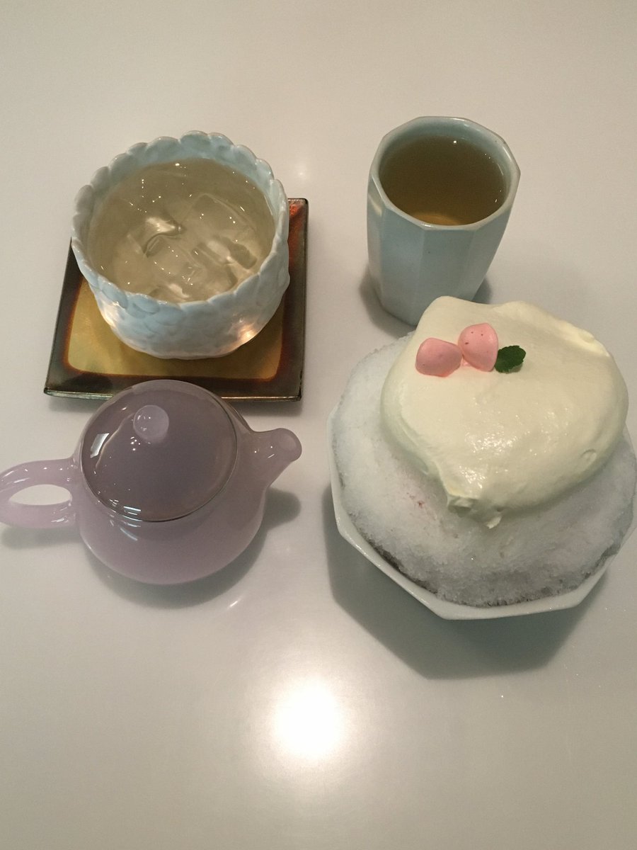 bebeyourluvv's tweet photo. 을지로 - 청계천 - 시청 코스 
예쁜 과일 산도 먹고 
청계천에서 올디스타코로 워밍업 하면서 물멍 때리다
로제토도우펀으로 배채우고 산책하다
빙수로 매운 속 달래주면 진짜 알차고 재��음 https://t.co/7dFkcvqEJV