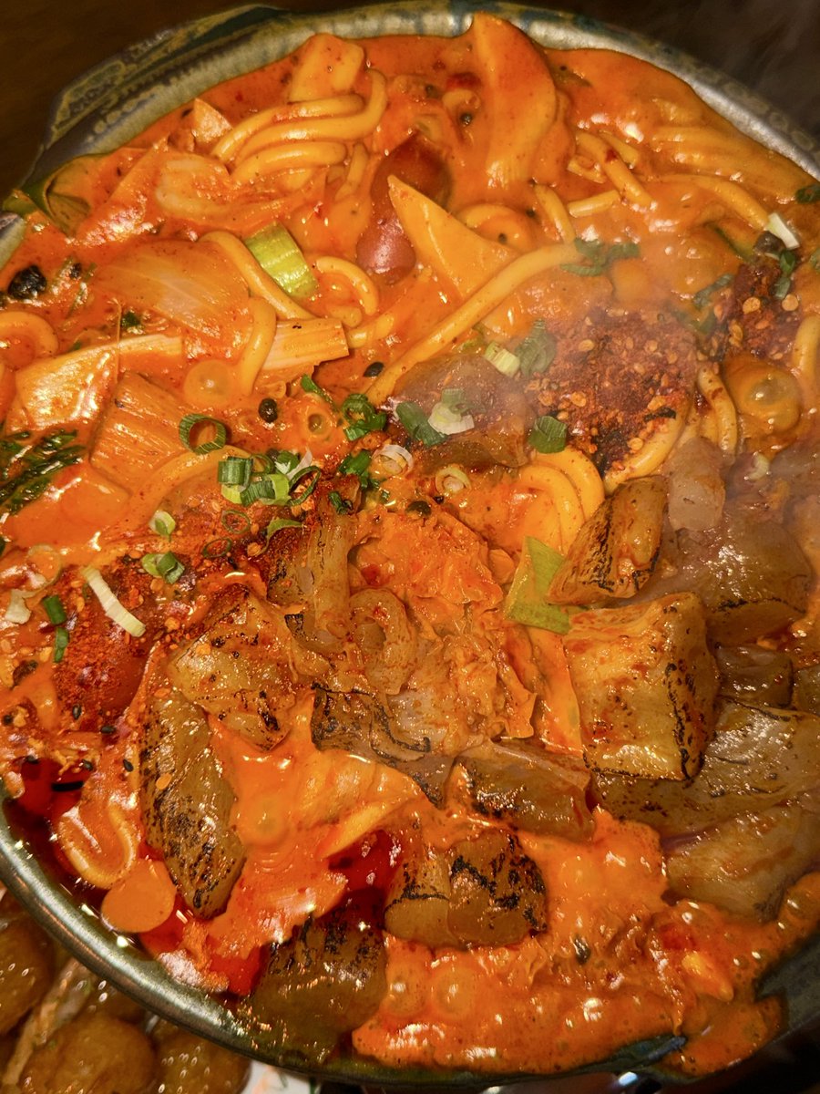 bebeyourluvv's tweet photo. 을지로 - 청계천 - 시청 코스 
예쁜 과일 산도 먹고 
청계천에서 올디스타코로 워밍업 하면서 물멍 때리다
로제토도우펀으로 배채우고 산책하다
빙수로 매운 속 달래주면 진짜 알차고 재��음 https://t.co/7dFkcvqEJV