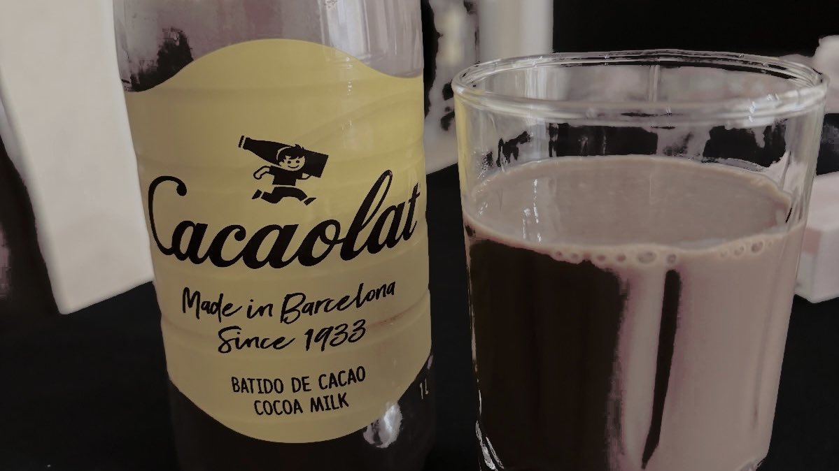matadraccs's tweet photo. Bona tarda, te he dejado un cacaolat fresquet para que tengas una linda tarde. 

— ha servido el vaso con la bebida para el lector.— https://t.co/G7XMEhKrQj