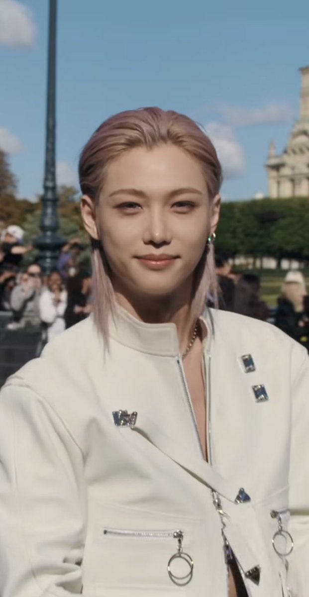 111_111_00's tweet photo. Felix is so precious
FELIX ICÔNE DE LA MODE
#FELIXxLVSS27 #FELIX 
@LouisVuitton https://t.co/3mbrvVMngI