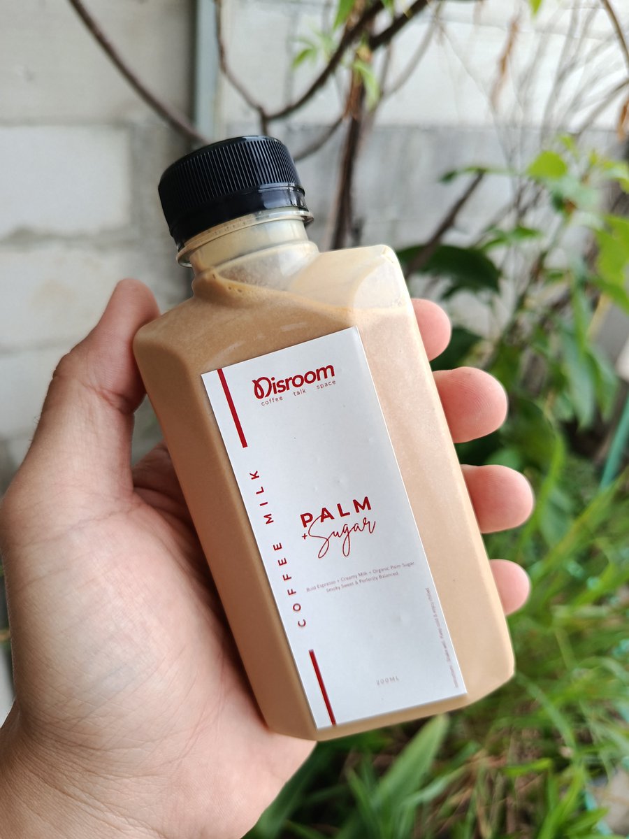 iyagrey's tweet photo. Cuma ada 6 botol aja berbagai variasi!
Siapa yang mau? Gratis tis tis! 🆓

Caranya:

• Langsung samperin kedai Disroom
• Bebas pilih varian favoritmu (selama persediaan masih ada)
• Buktiin kalau kamu udah follow Instagram &amp; TikTok kita 📲 @disroomcoffee https://t.co/LwHrsOG3L2