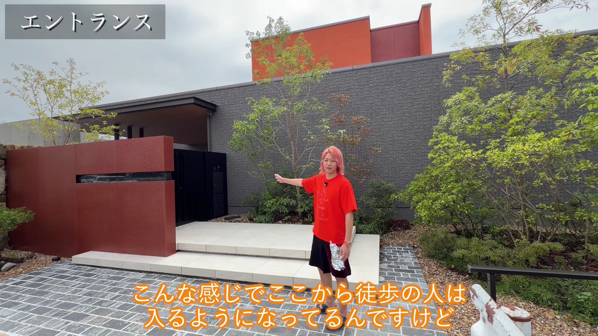 ytranking's tweet photo. 東海オンエア・てつや、5年かけ完成させた超ド級大豪邸を初公開
こだわり満載で、「のび太の部屋」も再現

▼記事
https://t.co/oMJk3oM0YO

・門や玄関、プライベートルームには静脈認証
・玄関正面は500万円の一枚ガラス
・「のび太の部屋」を本気で再現
・天井にイコノイジョイのロゴが光る配信部屋
・監視カメラ6台のモニタールーム
・職人手づくりのサウナに水風呂
など、こだわり満載の豪邸