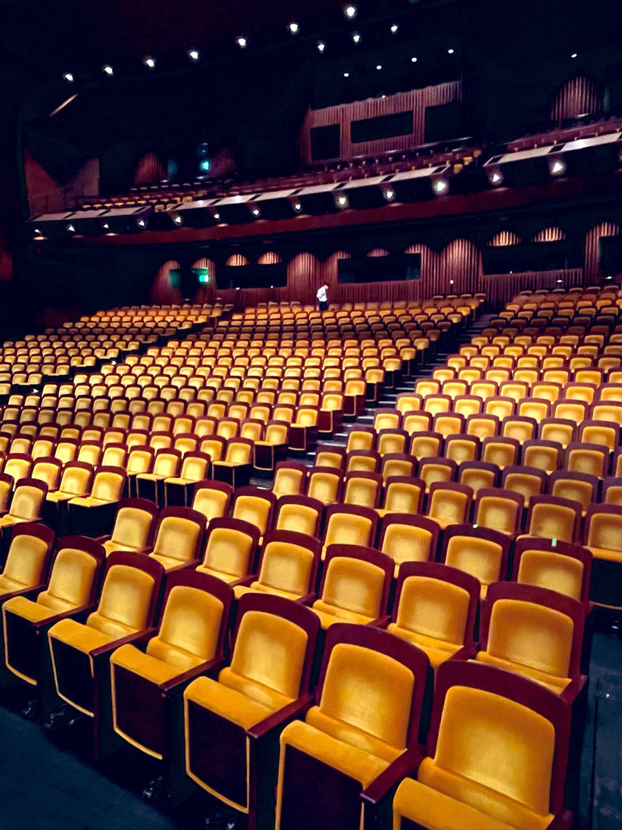 june_sfsb's tweet photo. 昨日は静岡吹奏楽団 創立15周年記念演奏会の司会🎶最初は、たった4人で始めたという楽団が、今では70人規模…すごい！改めて、おめでとうございます㊗️私もすっかり静吹ファミリー気分です😎（今年は、短大日文科卒業生が楽団メンバーに加入してました！） https://t.co/50ZPWpEH3A