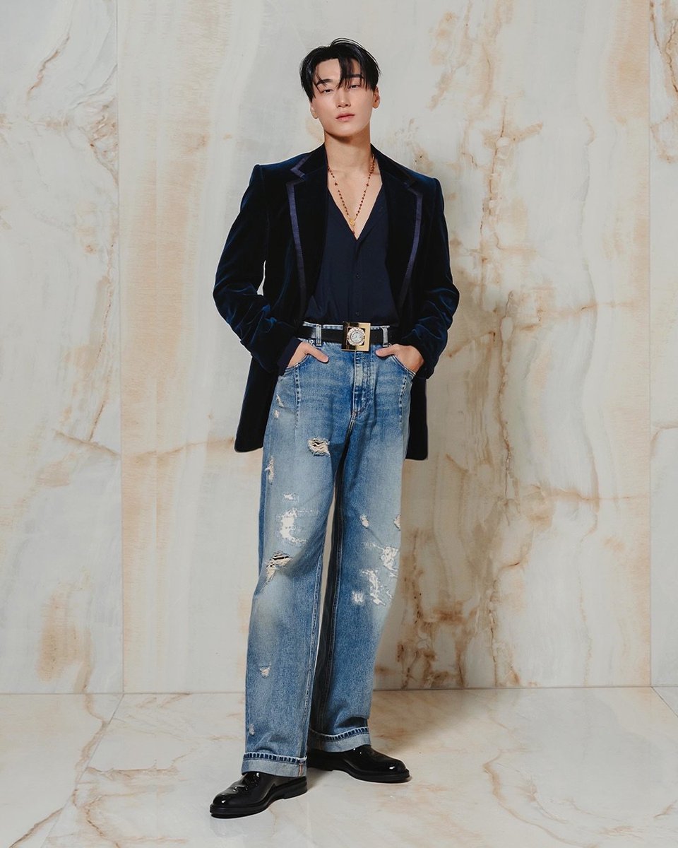 1024updates's tweet photo. [📷] San attending the #DG27SS Women's Fashion Show "STRAVAGANZA SICILIANA"

#ATEEZ #에이티즈 #CHOISAN https://t.co/ust3DHzRTy