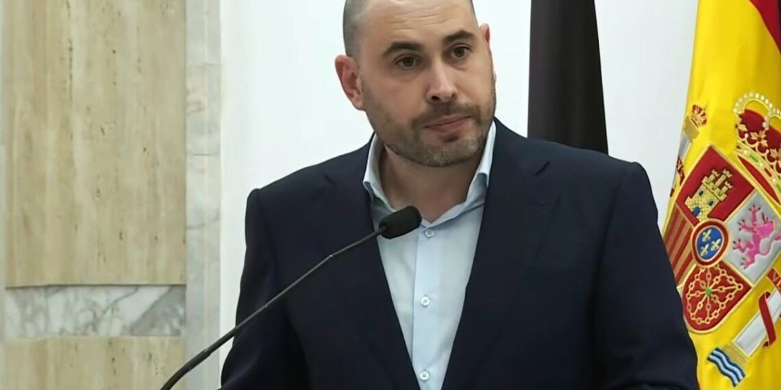 CLMpressDigital's tweet photo. El delegado del Gobierno en Ceuta deja la política tras una «presión injusta» y una «campaña de desprestigio» https://t.co/9jyIXy2vp9 #delegado #Gobierno #Ceuta #deja #política #tras #una #presión #injusta #una #campaña #desprestigio https://t.co/ZWodUtDpBh