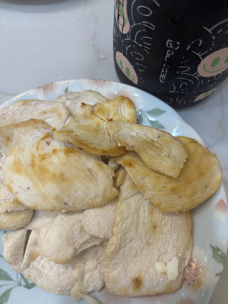 giggle_Piss's tweet photo. Had a 100g of protein today. Super locked in ts weekend. Walked quite a lot compared to usual. Trained core and glutes a lot. I feel so sore and I hate how bloated I am. https://t.co/uOaGOTc25r