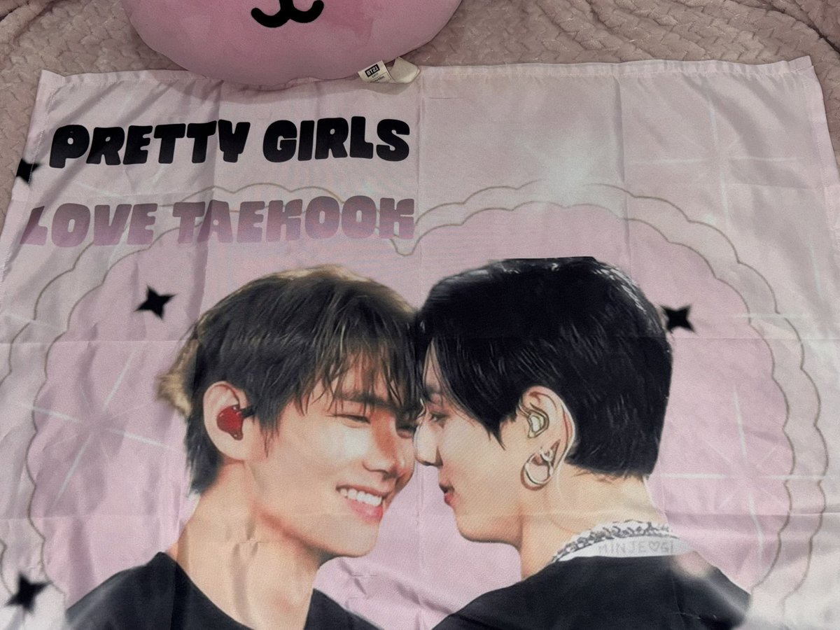 cigarrobts's tweet photo. vai ter bandeira taekook dia 28 sim! https://t.co/SbHYfbq1Ys