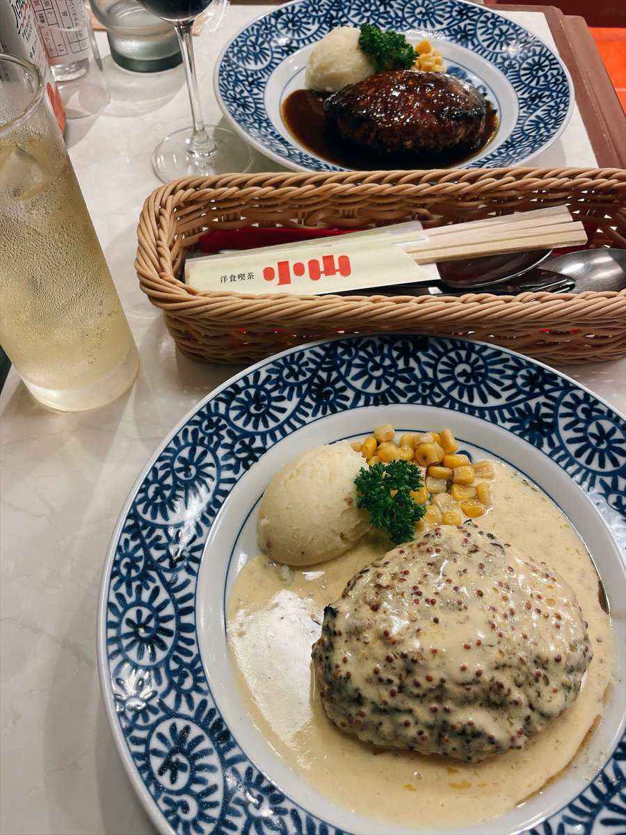 withremrem's tweet photo. 昨日の夕方からの景色
異常に小さいテーブルの洋食屋と大将の爆笑な愚痴がBGMな町中華
ここの炒飯はレンゲが止まらん
ストレス満載に付き合ってくれてありがと
結果、体重100g減ってた(笑)
#糖質制限 #ダイエット #肉食 #断酒 #16時間断食 https://t.co/84A7qvtsRp