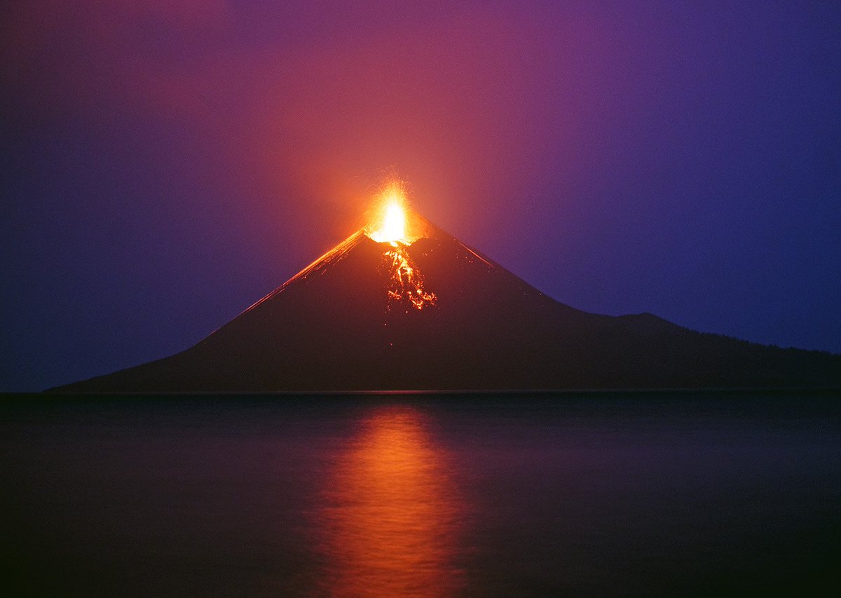 iPopBase's tweet photo. Eight monitoring batteries for Anak Krakatau volcano have reportedly gone missing.

(https://t.co/95WcFrQrGX) https://t.co/OL2CXl2oL9