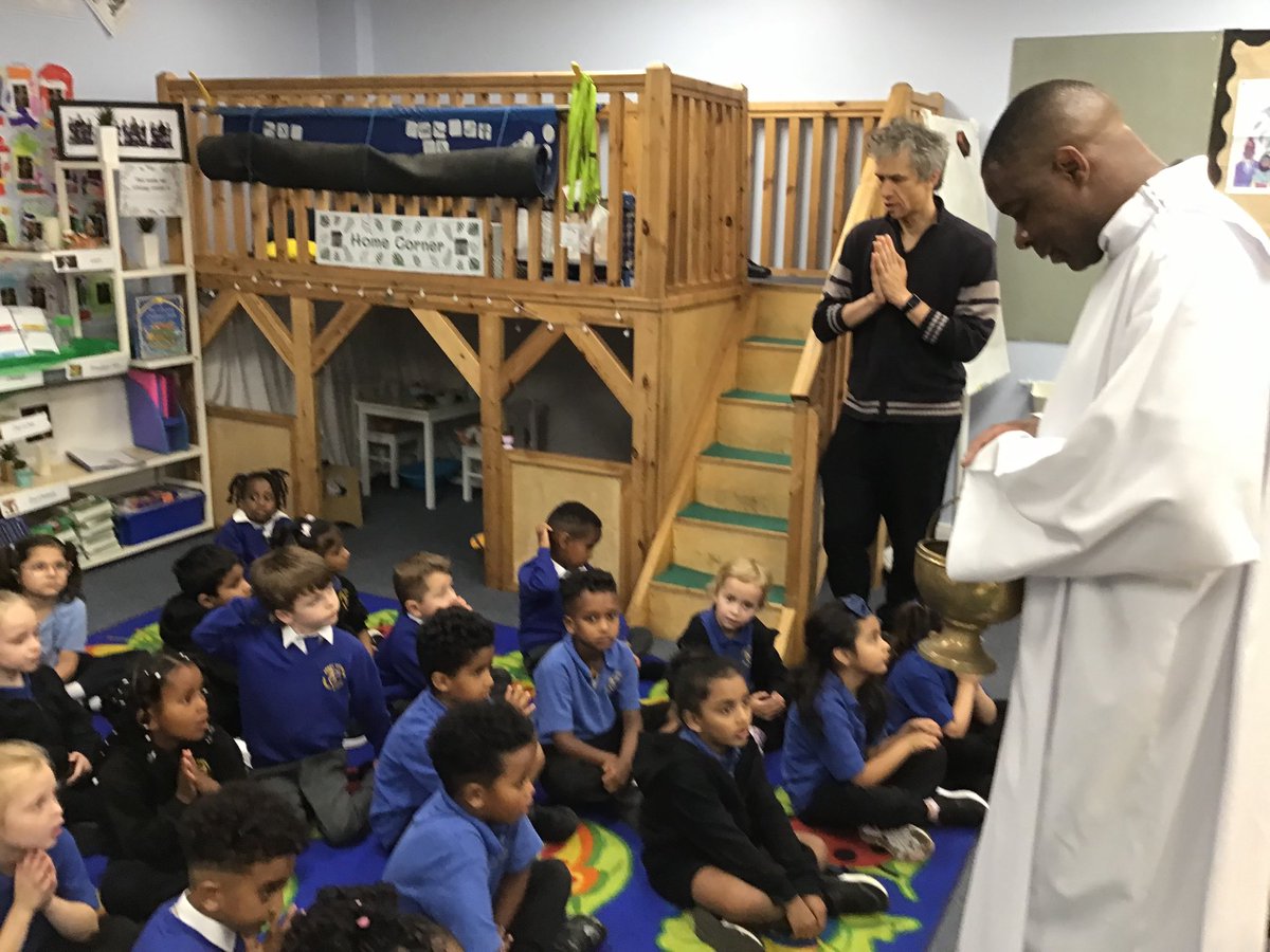 AbbeyPrimary's tweet photo. Father I came and blessed our classrooms at the start of our new school year. #yr1 https://t.co/u2MnFMxUDW