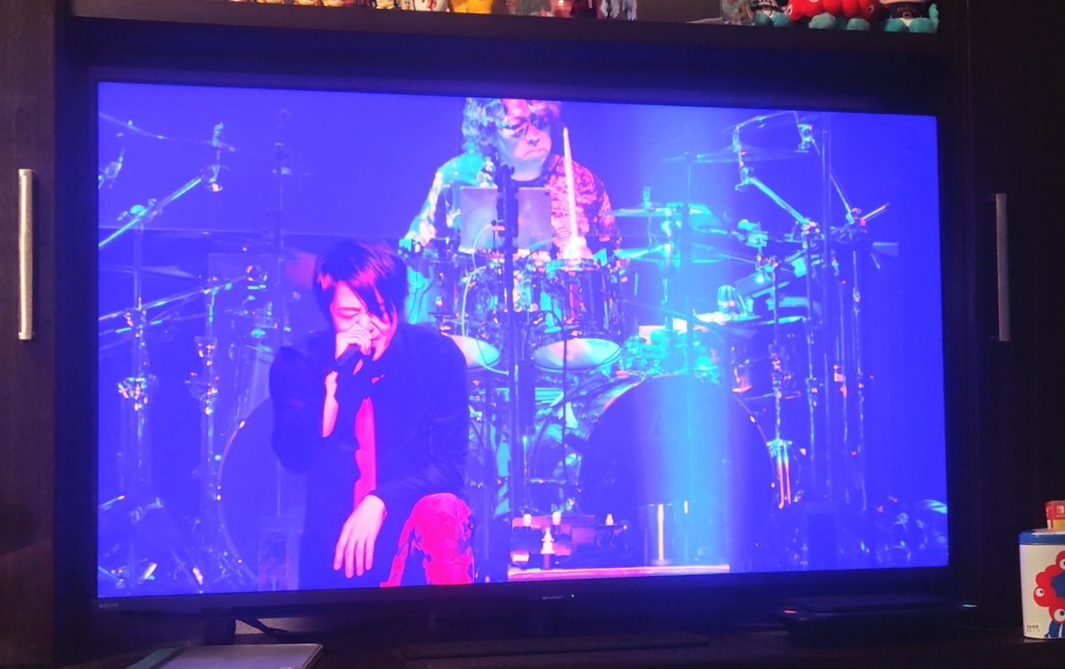 mayurin0405's tweet photo. 自分の事、家の事、仕事の事、いろんな事になんか気持ちに余裕がない。
数日前まであんな楽しかったのにな。

さぁGLAYの新曲聞いて、ライブ見て、頭ん中スッキリさせよー✨
気持ちあげていかなくちゃー🎵
「汚れた英雄」最高やーん‼️
ｲｴ━━٩(*´ᗜ`)ㅅ(ˊᗜˋ*)و━━ｲ🎶
#GLAY https://t.co/2l7gylhSTP