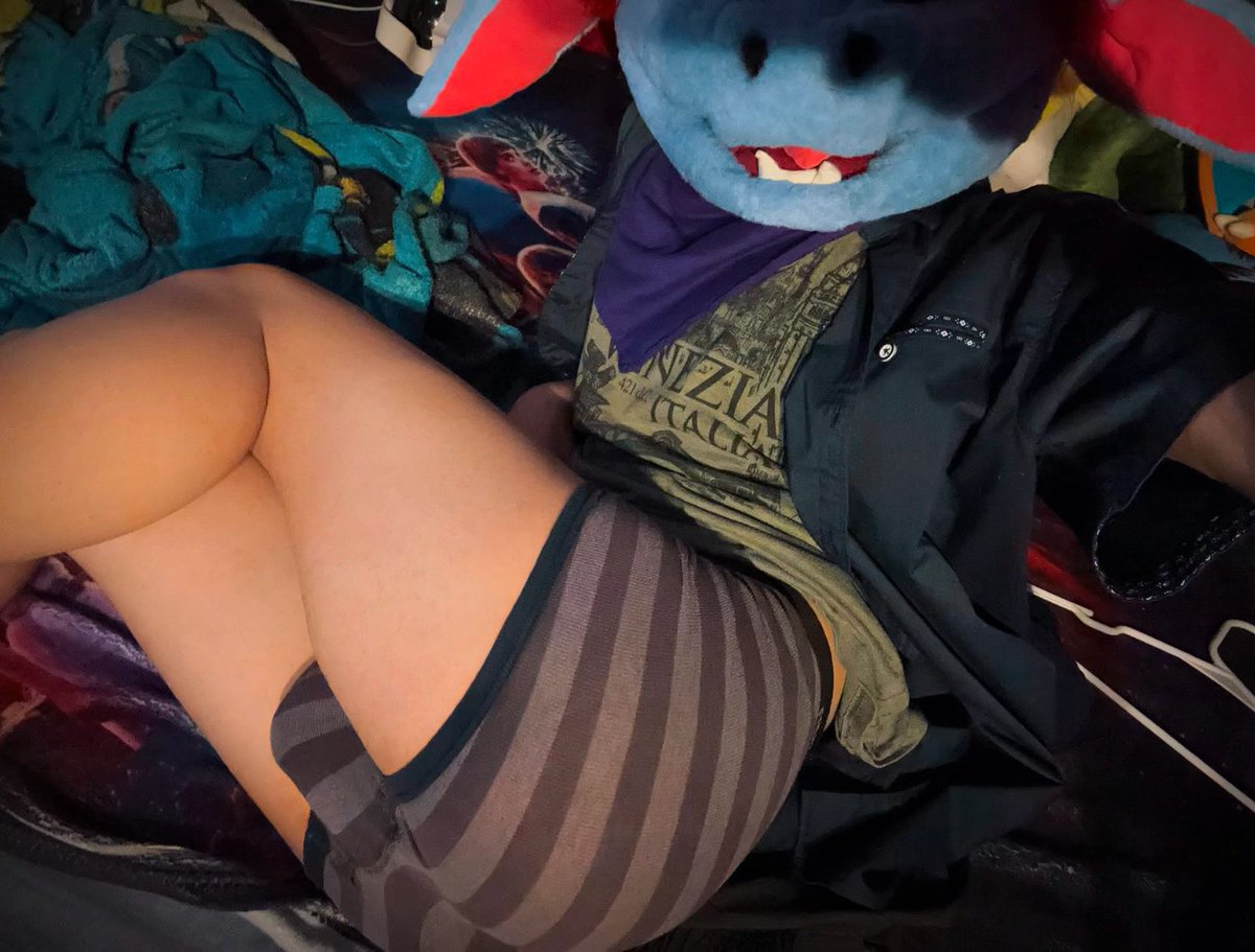 JayLoEx3's tweet photo. Come take these off~ https://t.co/L22YeDEzx8