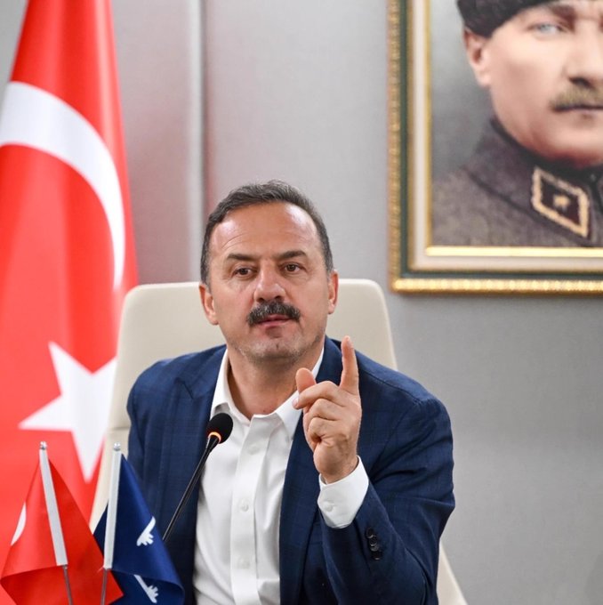 politicturk's tweet photo. Yavuz Ağıralioğlu:

"Başörtüsü yasağını çözdük’ diyerek gurur duydunuz. Başörtülü bakanınız milleti soydu." https://t.co/egNLveDSp0