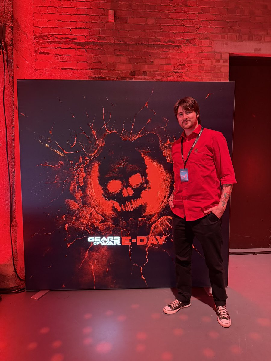 DanJDurkin's tweet photo. Had the BEST time at the @GearsofWar event in London yesterday. Being the resident Gear Head @WCultureGaming certainly has its perks! Was so great chatting to a bunch of awesome people from the community and the dev team. 

Huge thanks to @xboxuk for the opportunity. 💚⚙️❤️ https://t.co/uawVY1Segr