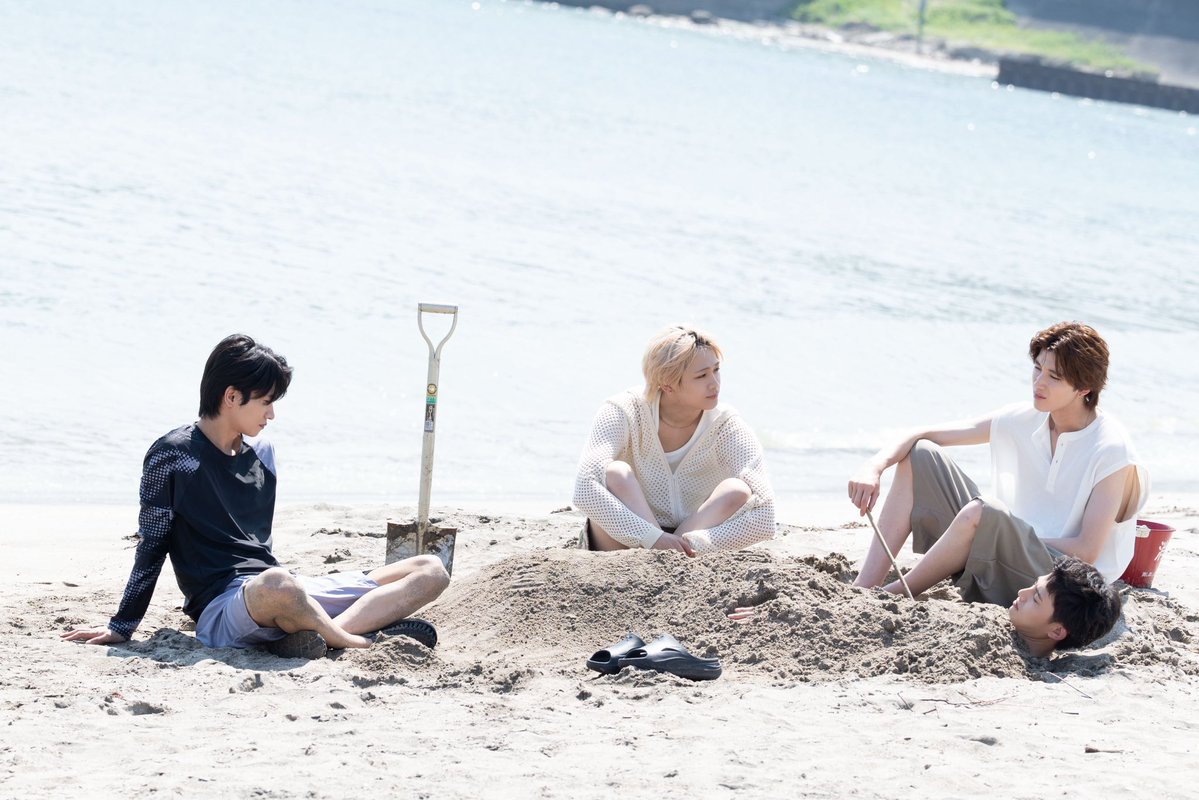 KimuraKaiki's tweet photo. #陽キャ集団　今夜第8話‼️
夏の思い出です☆是非ご覧ください☆

砂浜に失礼する時は靴を揃えて、ね。ww https://t.co/TefgkDds7y