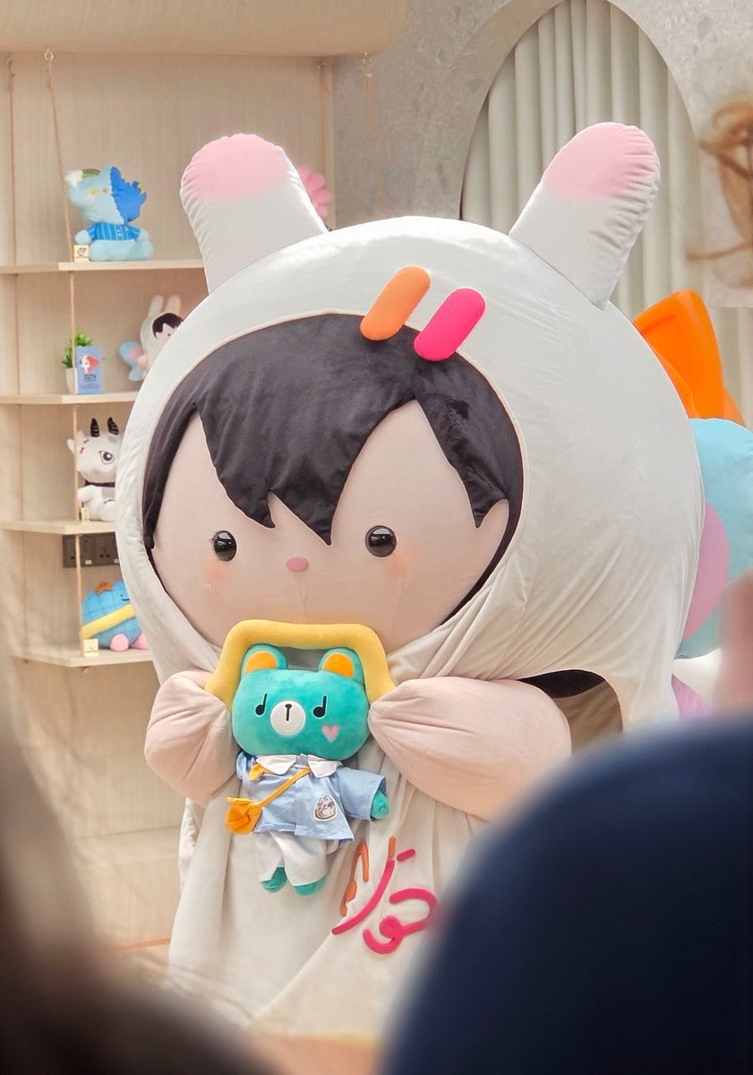 vlkpss's tweet photo. เอนี่เลี้ยงพิเพิ่ม ㅠㅠㅠㅠㅠㅠㅠㅠㅠ น่ารักจัง 😭😭😭😭😭😭😭😭😭😭😭😭😭😭 https://t.co/RR2JcVWfOV