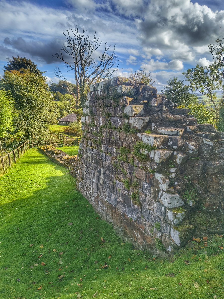 HWpath's tweet photo. #hadrianswall #nationaltrail at Hare hill in #cumbria https://t.co/kre7OHobYy