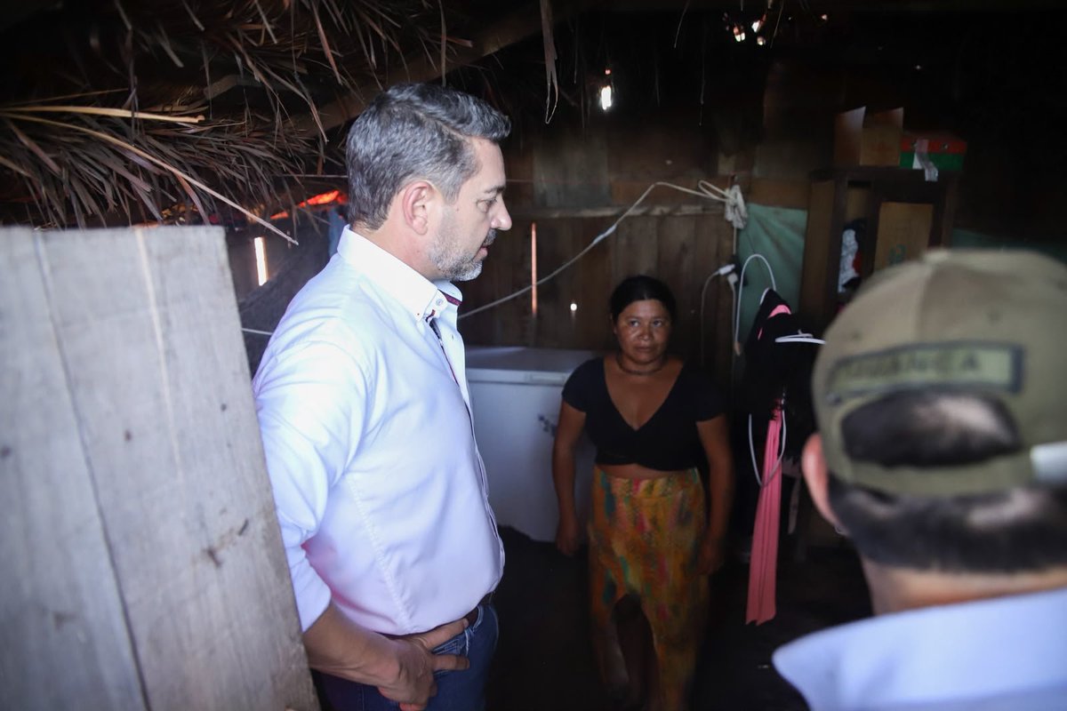 ViceParaguay's tweet photo. Viviendas para familias de la comunidad indígena San Isidro–Arroyo Guasu

El presidente en ejercicio, @AllianaPedro, acompañó la entrega de nuevas viviendas a familias de la comunidad indígena San Isidro–Arroyo Guasu, en Coronel Oviedo, departamento de Caaguazú.
La actividad contó con la presencia del ministro de Urbanismo, Vivienda y Hábitat, Juan Carlos Baruja, y del gobernador de Caaguazú, Marcelo Soto.
Las nuevas viviendas representan un avance en el acceso a soluciones habitacionales para familias de la comunidad.