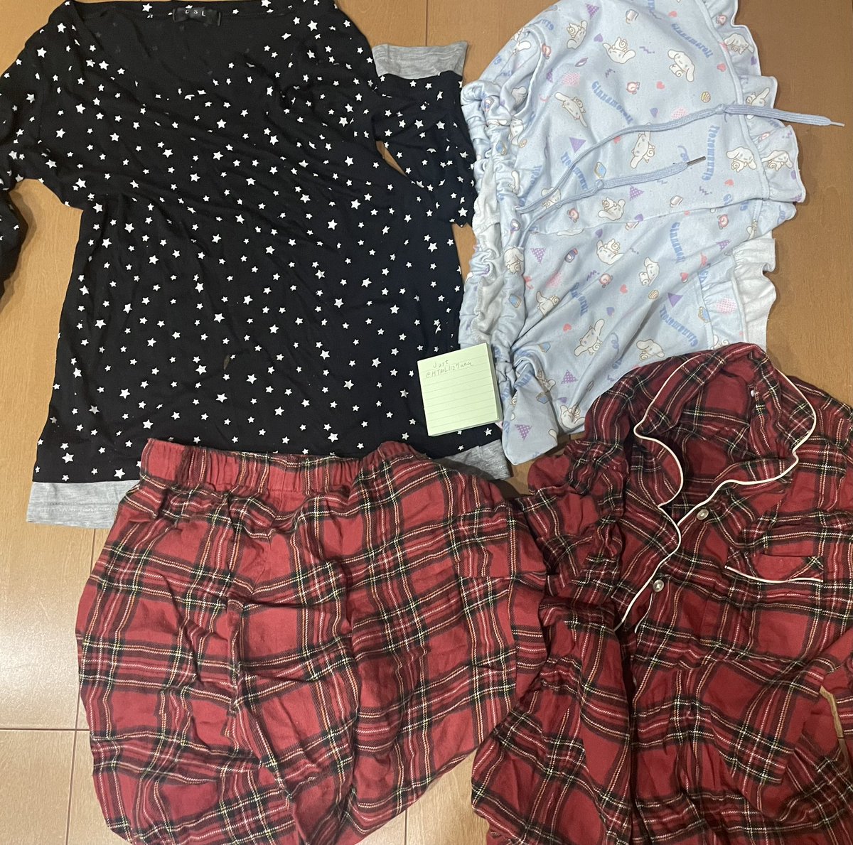 HTML1127aaa's tweet photo. 本当に困ってるので私服、靴下、下着、タオルなどメルカリにて購入してくれませんか？？
写真、動画、顔出しは絶対NG。
着用して欲しいとか希望は購入が確認でき次第可能です。 https://t.co/nqwWs6wcsm