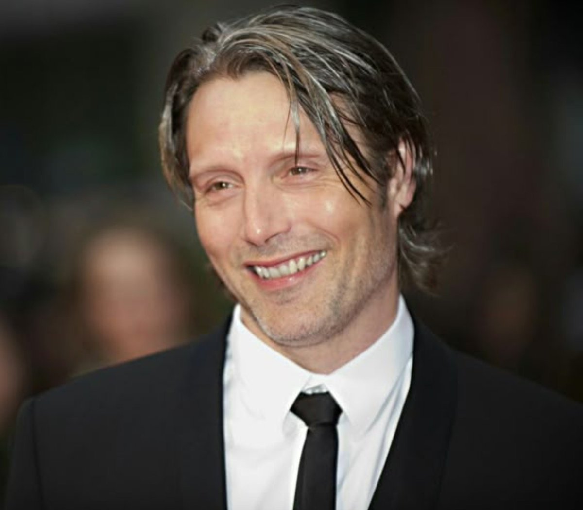 HannibalsTie's tweet photo. Brightening the timeline with some Mads Mikkelsen smiles 🌟🌟

#MadsMonday
#MadsMikkelsen https://t.co/YmjXFVRkux