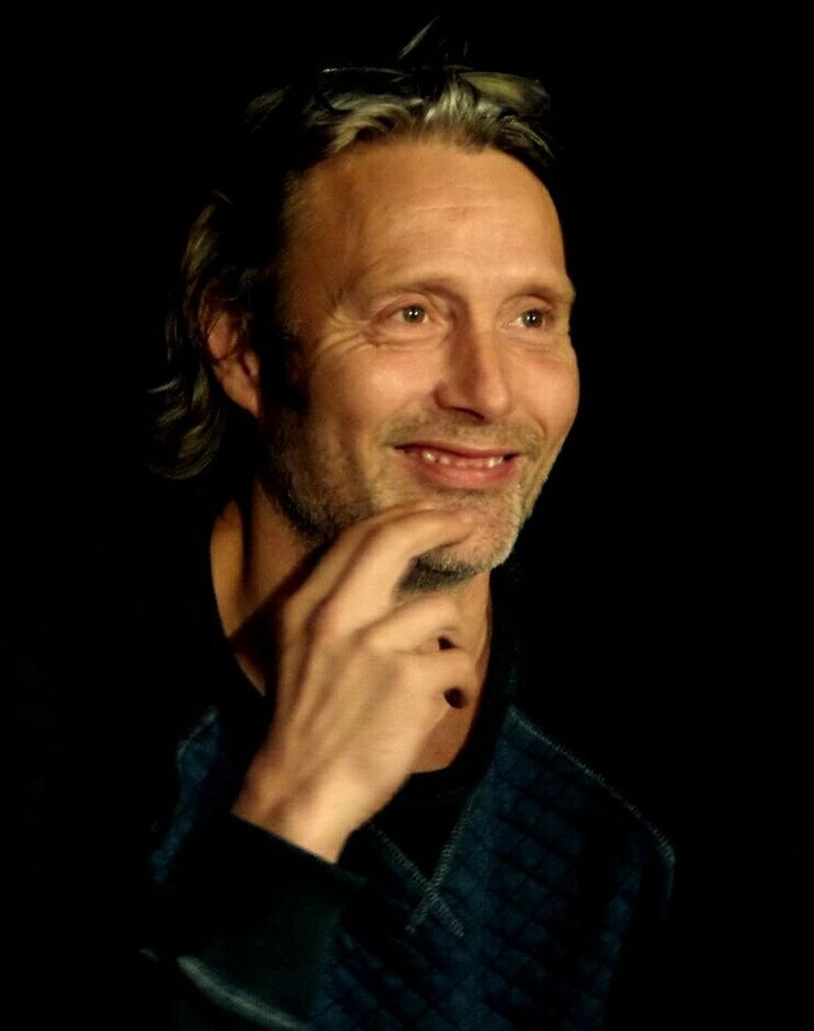 HannibalsTie's tweet photo. Brightening the timeline with some Mads Mikkelsen smiles 🌟🌟

#MadsMonday
#MadsMikkelsen https://t.co/YmjXFVRkux