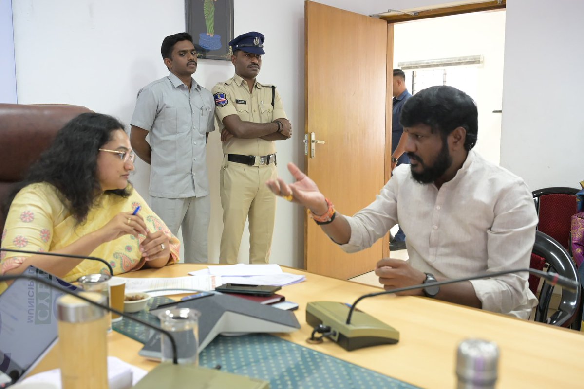 alwaysmeeradha's tweet photo. Raised the House Tax issues of Izzathnagar Weaker Section Colony with @MC_Cyberabad and submitted a representation seeking correction of property-owner names and details in the demand notices.

Requested timely action to resolve the residents’ concerns.

#IzzathnagarHouseTax #CMC https://t.co/5ENS7tZBdE