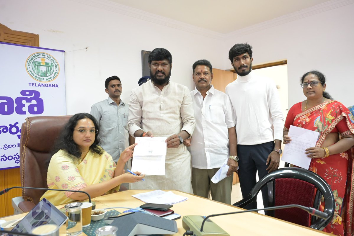 alwaysmeeradha's tweet photo. Raised the House Tax issues of Izzathnagar Weaker Section Colony with @MC_Cyberabad and submitted a representation seeking correction of property-owner names and details in the demand notices.

Requested timely action to resolve the residents’ concerns.

#IzzathnagarHouseTax #CMC https://t.co/5ENS7tZBdE
