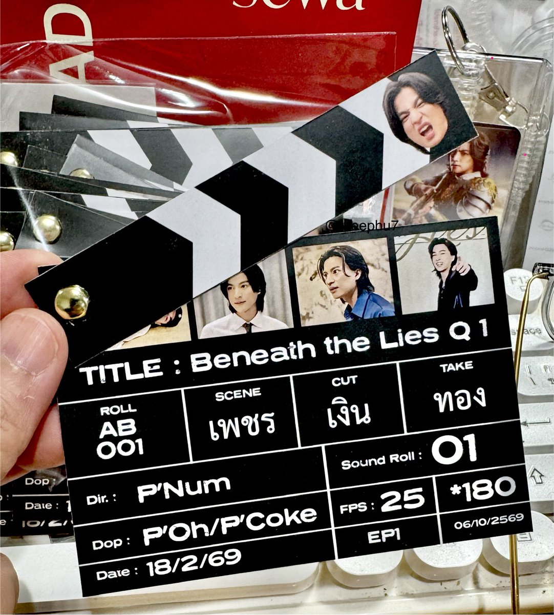 Meephu7's tweet photo. ใหญ่กว่าที่คิดอะ บางไปหน่อยแต่น่ารักดี

ใครมีบัตรไปดู EP.1 ด้วยกัน เอาบัตรมาโชว์เรารับไปเลยนะ เป็นที่ระทึกไปกับคุณภากร

แจกันนะค่ะ^^

#ตะวันลวงBeneathTheLiesPremiereNight  
#BeneathTheLies #GulfKanawut
@gulfkanawut https://t.co/YQVCfIkG9I