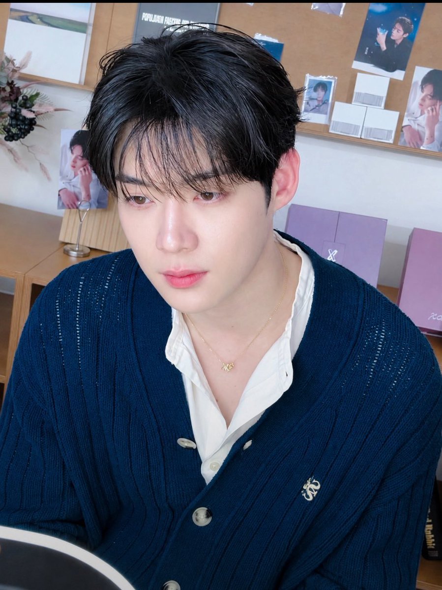 Yollyyyyyyyyy's tweet photo. Bây giờ mận mới hỏi Sik , Vườn hồng đã có ai vào hay chưa? Mận hỏi thì Sik xin thưa, Vườn hồng có lối nhưng không cho vào .
😚😚😚😚

WE STAND WITH KIM YOON SIK 
#kimyoonsik #kimyoonsikshines https://t.co/MWvyoPhKvT
