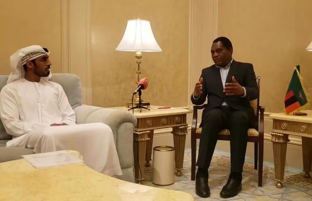 ZambiaMFAIC's tweet photo. On the sidelines of the Working Visit to Abu Dhabi, #UAE, President @HHichilema met with Mr. Ali Rashed Alrashdi, Chief Executive Officer of  #IRH , which owns Mopani Copper Mines together with #ZCCM -IH.

Read more...

https://t.co/hptfZEGX0Y

📸 @HHichilema 

#GrowZambiaAgenda https://t.co/TRMfr9Z9XF