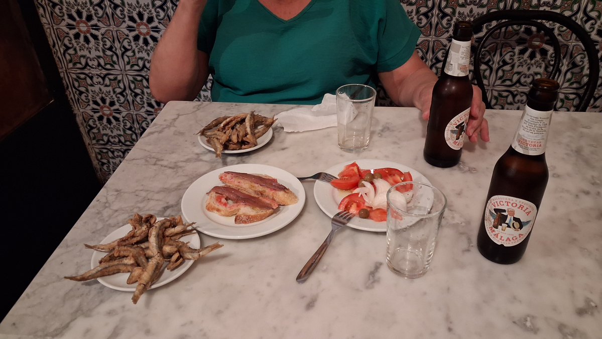 PivotDelaBoque's tweet photo. @fredericporta @anituarco @vicencm4 
@p_planas 
Antes del evento de esta tarde, mi dona y yo hemos pasado a saludar a nuestro amigo Pepe, como mandan los "cañones".
Pol, si no la conoces déjate caer un día, imprescindible visitar @barlaplata. https://t.co/d6eqzCFvnk
