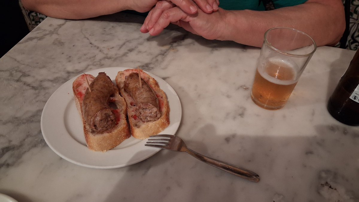PivotDelaBoque's tweet photo. @fredericporta @anituarco @vicencm4 
@p_planas 
Antes del evento de esta tarde, mi dona y yo hemos pasado a saludar a nuestro amigo Pepe, como mandan los "cañones".
Pol, si no la conoces déjate caer un día, imprescindible visitar @barlaplata. https://t.co/d6eqzCFvnk