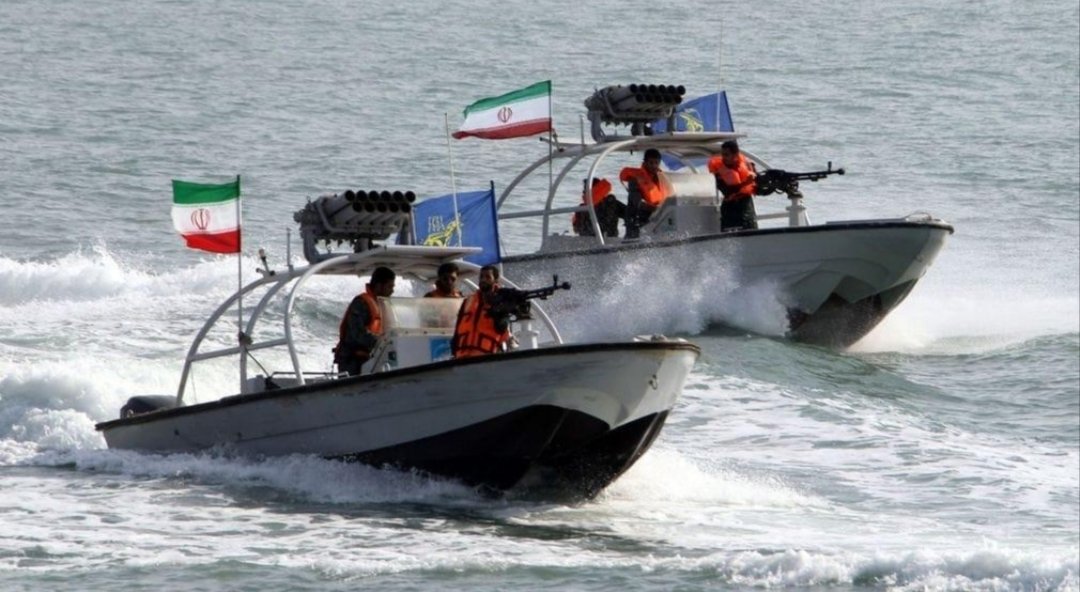 maksoleimani's tweet photo. #تنگه_هرمز برای ایران فقط یک گذرگاه نیست؛ میدان اقتدار است. هر شناور متجاوزی که وارد این شکارگاه شود، با قدرتی روبه‌رو خواهد شد که پیشرفته‌ترین تجهیزات دشمن را هم به غنیمت اطلاعاتی تبدیل می‌کند. https://t.co/jjup1EQJjF