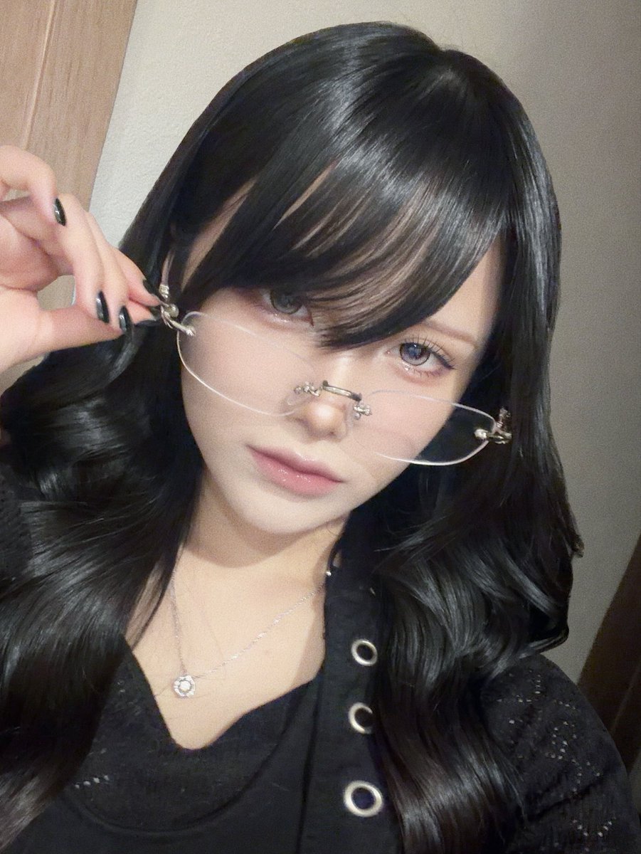 jam_madmed's tweet photo. 黒髪も好き？？ https://t.co/J9DX76kCPo