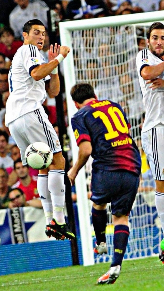 Cashley207's tweet photo. @KDCGlobal_ @KDCGlobal_  bring picture of Messi in Ronaldo position 😂 i dare you 
Una go cry tire 😂😂😂 https://t.co/jqfDHCfS0k