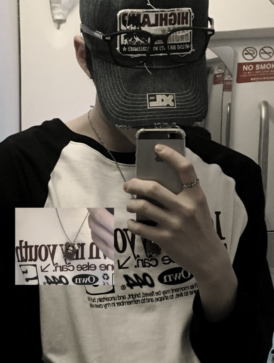 hanntbin's tweet photo. Outfit  was  too  good  to  be  contained,  not  even  by  this  tiny  airplane  lavatory. https://t.co/zHDCTrx5EW