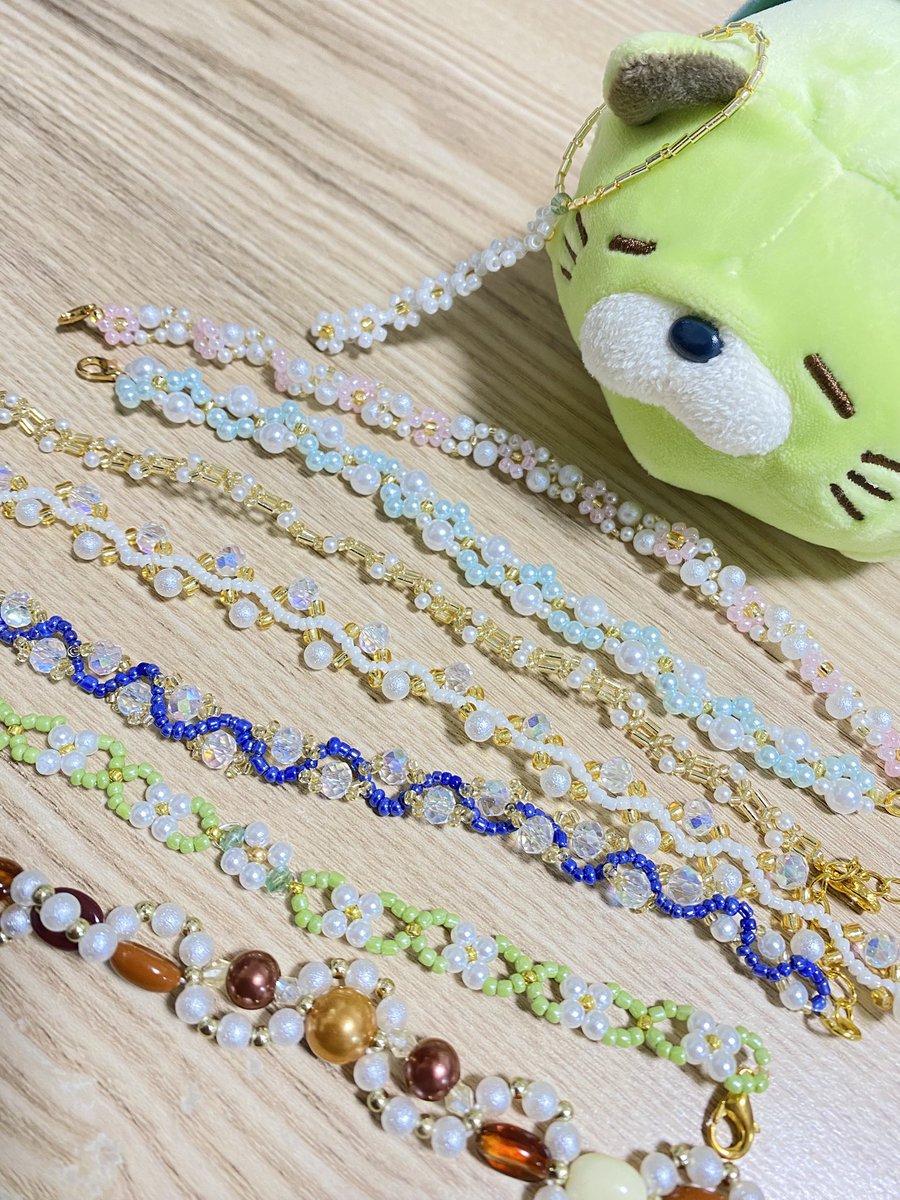 hari03yuru's tweet photo. きゅーとんがきてから飾りを作ってたらビーズが趣味になり、新しい趣味まで運んできてくれました😊
見守ってくれるわさび（※公式は抹茶） https://t.co/wy6ffREAnP
