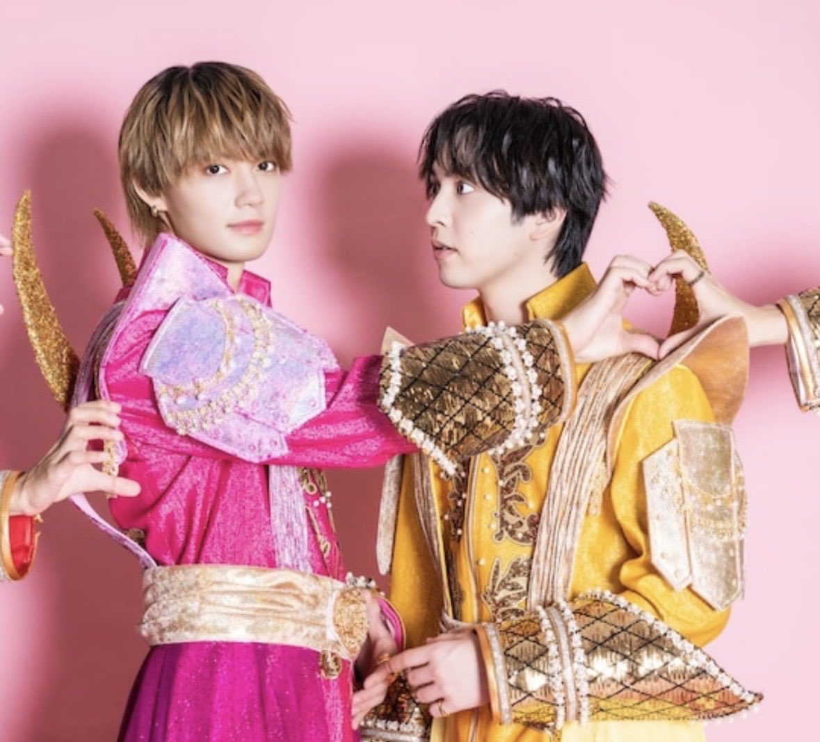 4I8u56WmuRTJ0EY's tweet photo. 仁ちゃんの指と目線。。。
はやちゃんを堕としにかかってるとしか思えんて https://t.co/vfUuTRFT3B