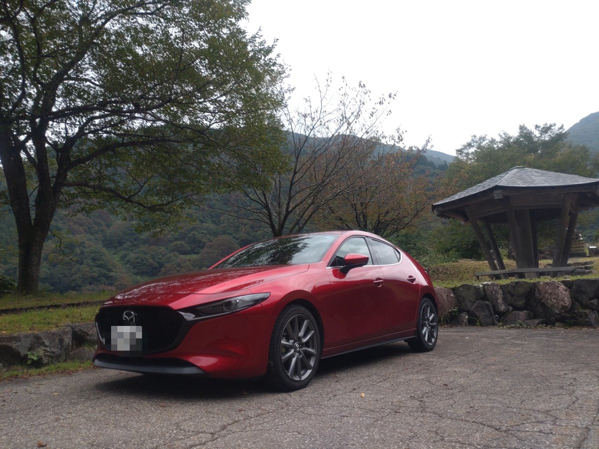 jupiter68139586's tweet photo. 例年よりも寒くなるのは早く、山も紅葉が近くなってきましたね。
休日はMazda3で山までドライブ。ドライブするにはリラックス出来て良い乗り味。
出足は亀なのは嫌って人には好まれないけど、あれがまたこの車の良さと感じるかどうかだけど。僕は好きですね。 https://t.co/WJNIzjjRsb