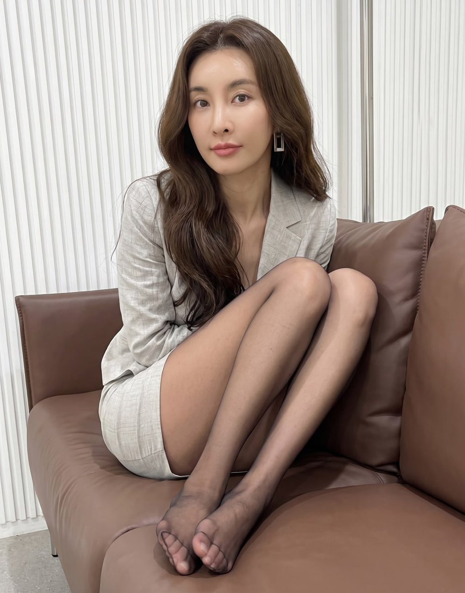 shitou6930's tweet photo. 如果��现在查我的手机，这段婚姻可能一秒钟就结束了。白天我是温柔体贴的好妈妈，晚上是你们的……哪个才是真实的我，我也分不清了 https://t.co/dYR8Y0IbrM