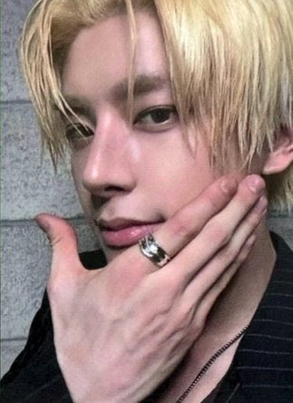 jake9226's tweet photo. THESE BLOND JAKE PHOTOCARDS https://t.co/xuVPdQBf45