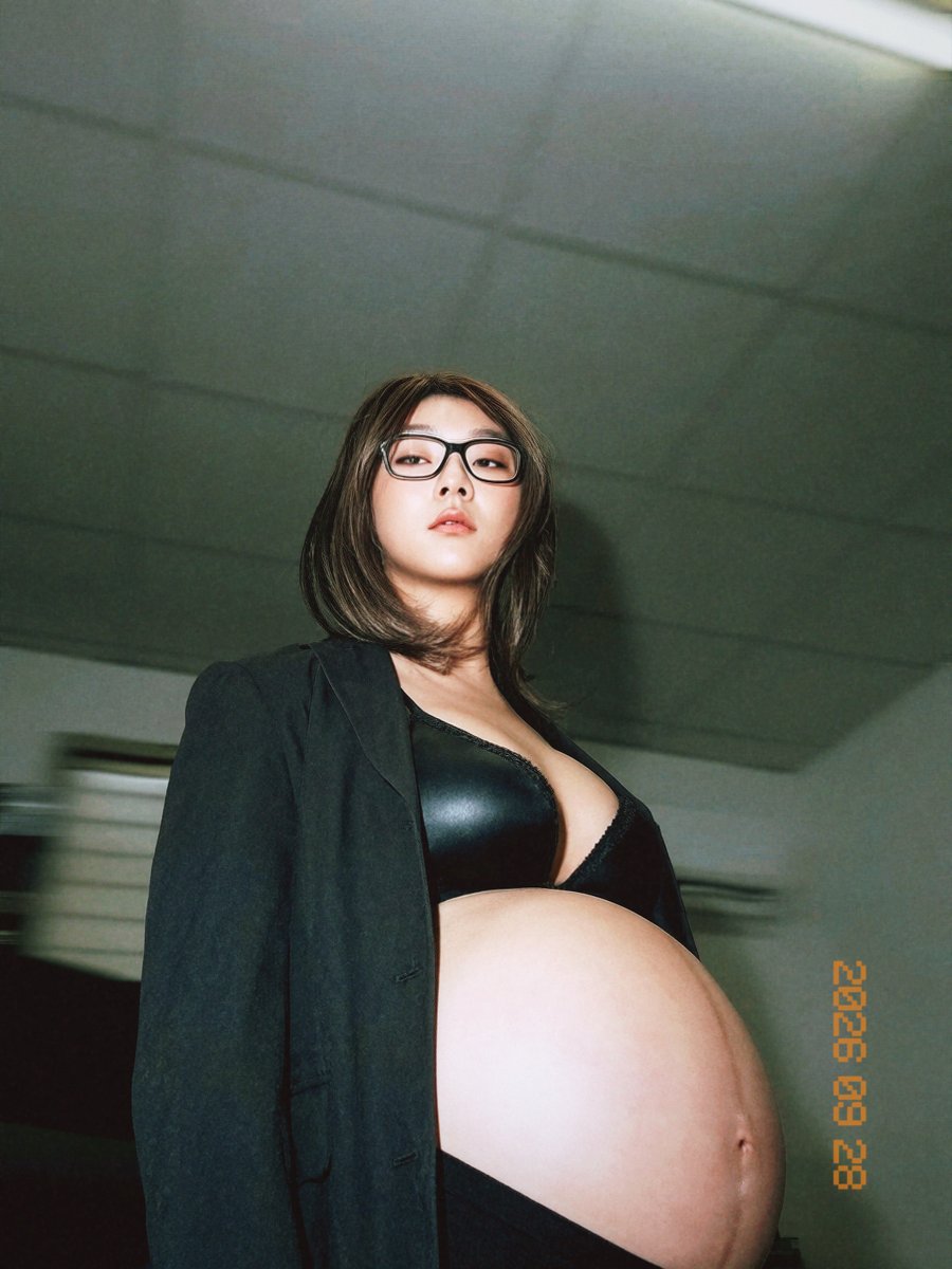 atashishizuka's tweet photo. 懷孕的女王 https://t.co/UVSXFDjWpE