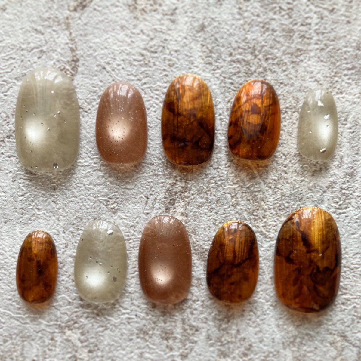 MARYS_NAILS_'s tweet photo. oasisのチケットゲットのために気を揉んでいた数日間でしたが、見事敗北…待て！リセール！！ということで通常業務に戻ります…かわいいデザイン作りました🍁 #ネイルチップ #ネイルチップオーダー #ネイルチップ販売 #ネイルチップデザイン https://t.co/FTnkHUjo55