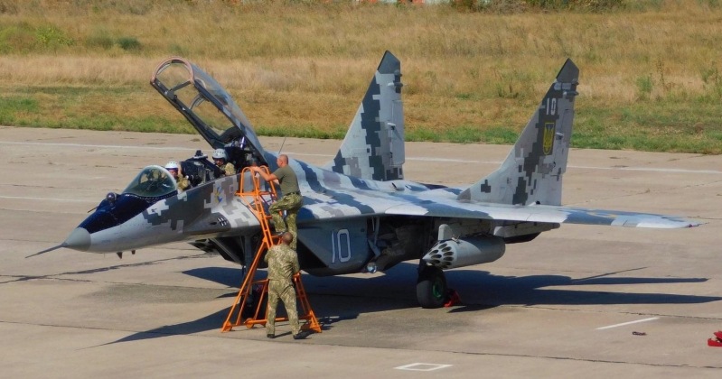 Corso_Handler's tweet photo. @Mio1959v1 @JMLC78 @olex_scherba For the lack of a better platform, in 2014 the Ukrainian MiG-29s were used alongside the Su-25s in a ground attack role runs using iron bombs and unguided rockets.

At that time they restrained from their typical A-A role as the Donbas separatists did not possess any aircraft. https://t.co/6RvL5pqtgc