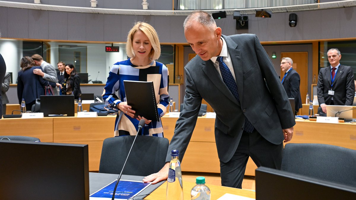 EUDefenceAgency's tweet photo. 🇪🇺 Ministers of Defence have approved the further strengthening of the European Defence Agency at today's #EDA Steering Board
More innovation, more joint procurement, more capability development for #DefenceReadiness2030.
👉 Read more: https://t.co/Yyz8oUQ8bg https://t.co/T806zxJzLZ