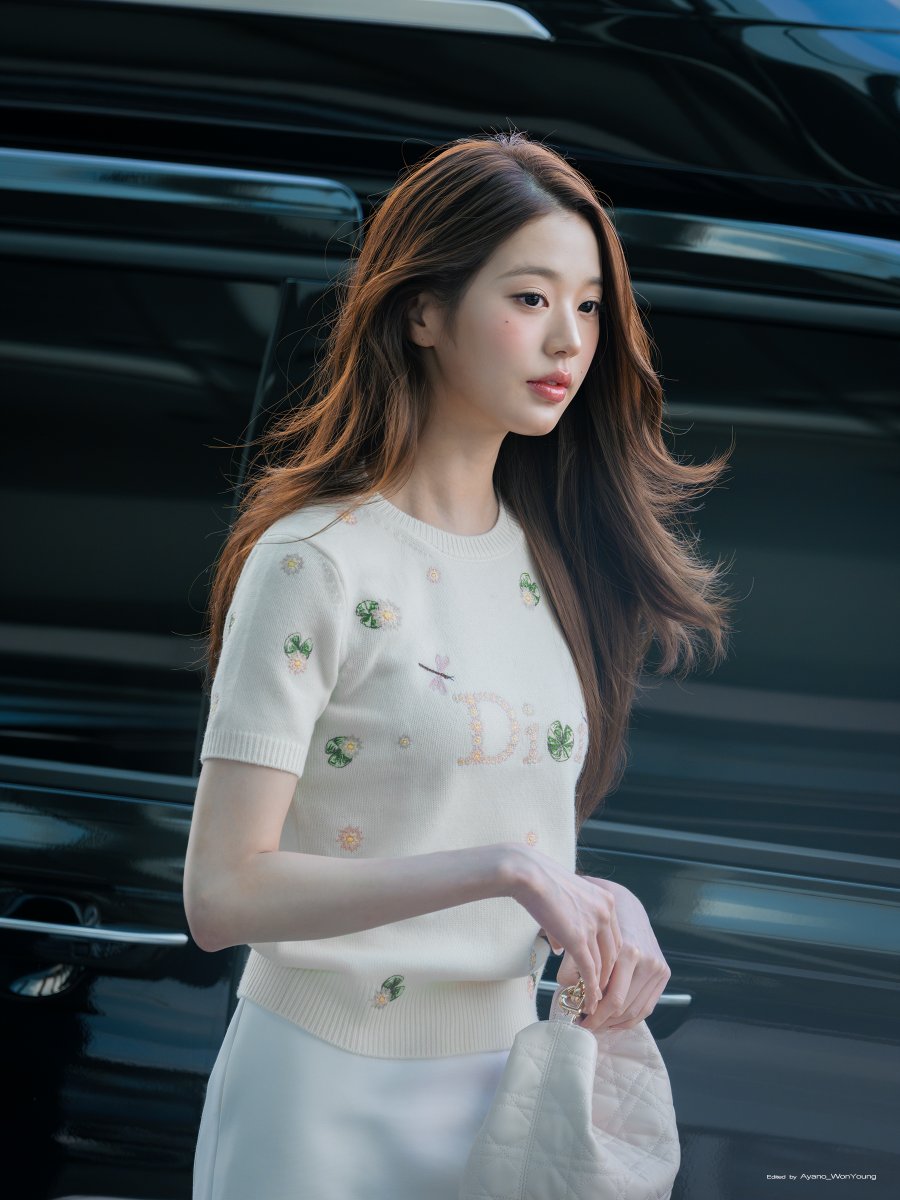 Ayano_WonYoung's tweet photo. 260928 인천공항

Dior 화보 part.6

#WONYOUNG #ウォニョン #장원영 #JANGWONYOUNG #DiorSS27
@Dior https://t.co/dlM8xb4H6O